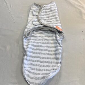 🐥 SwaddleMe - Cotton Swaddle in White and Gray with zipped bottom